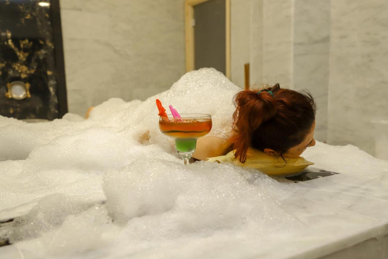 Lion Hotel Didim Bagian luar foto